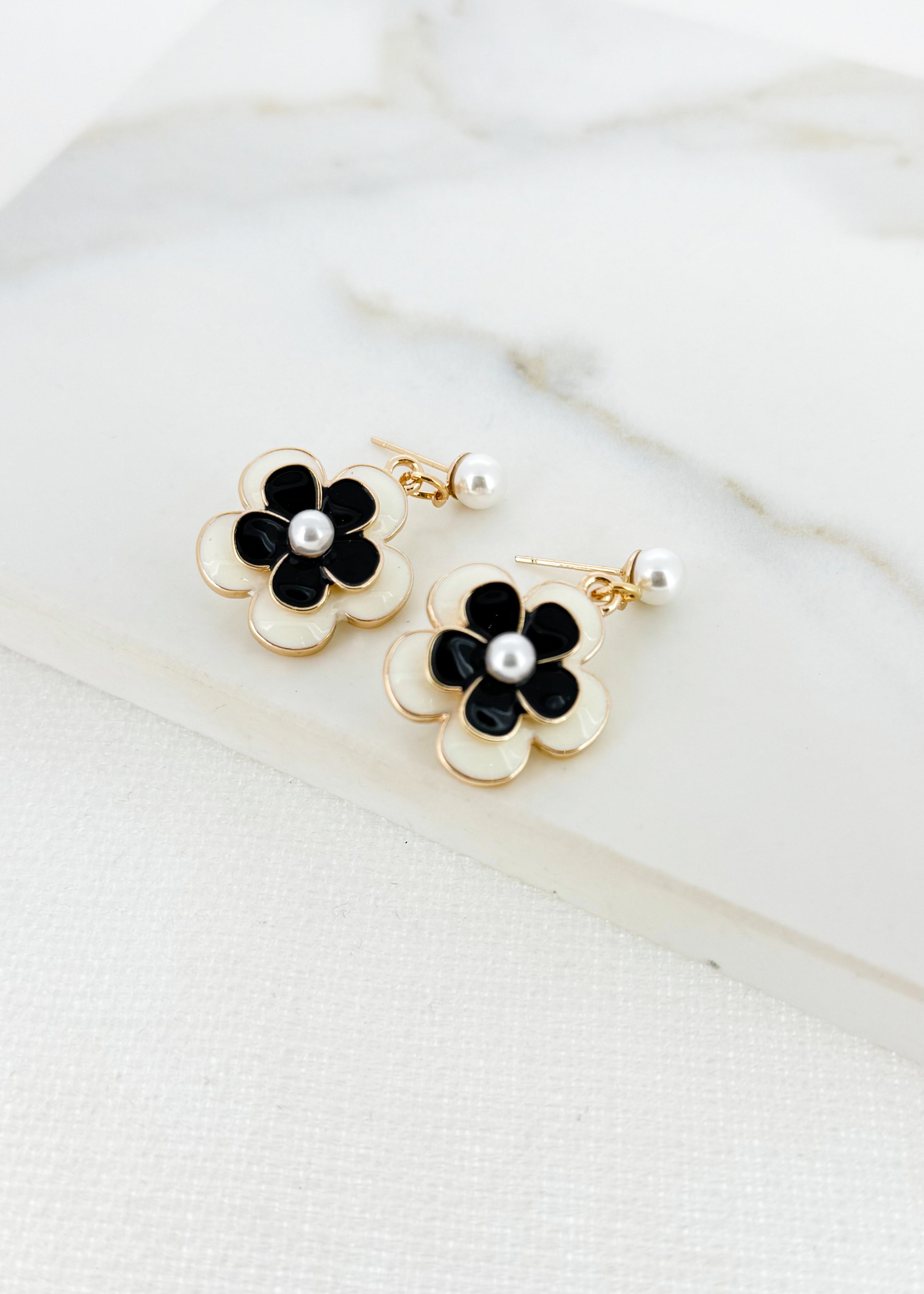 Flower Pearl Earrings - Gold