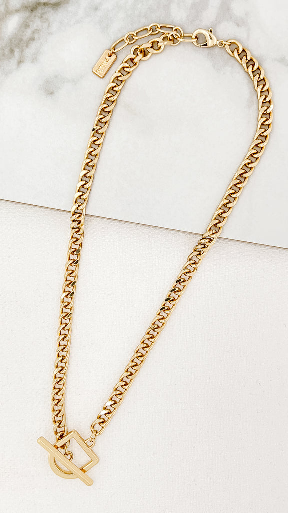 Toggle Clasp Necklace in Gold
