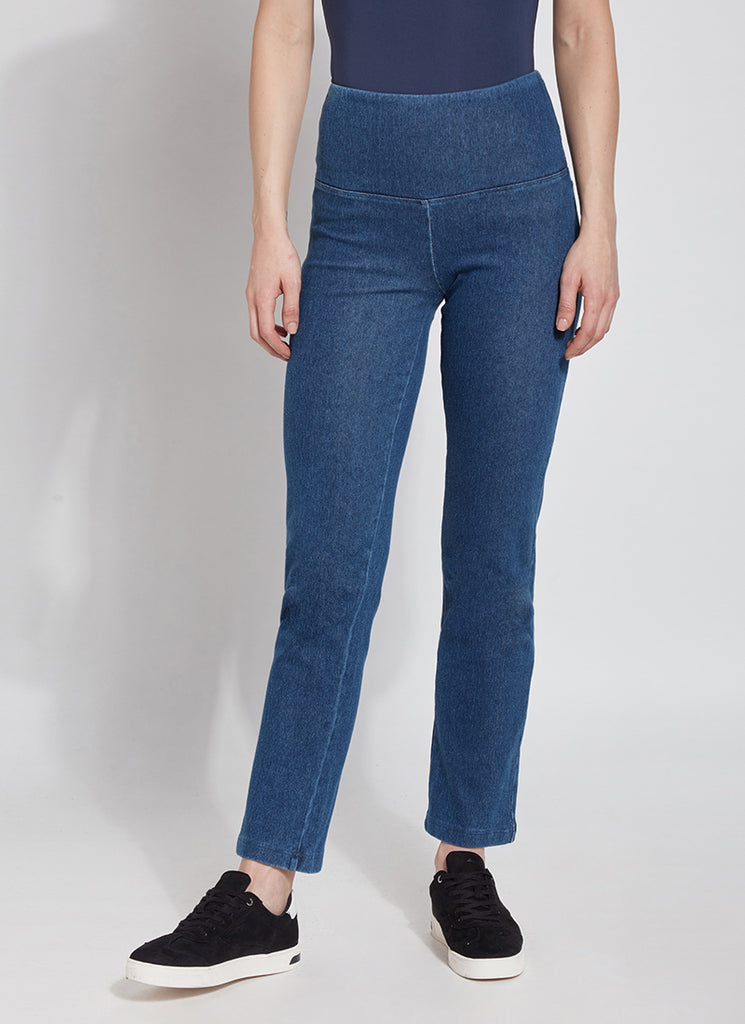 Straight Leg Jeans in Mid Wash