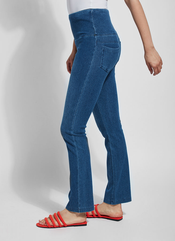 Straight Leg Jeans in Mid Wash